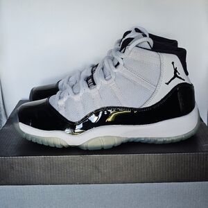 Air Jordan 11 Retro (GS) 6.5Y White/Black-Concord 378038-100